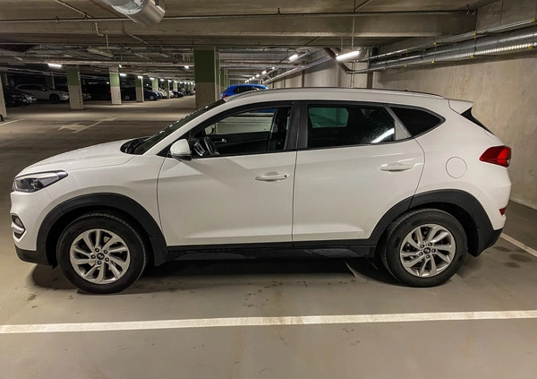 Hyundai Tucson cena 61999 przebieg: 198900, rok produkcji 2017 z Nysa małe 56